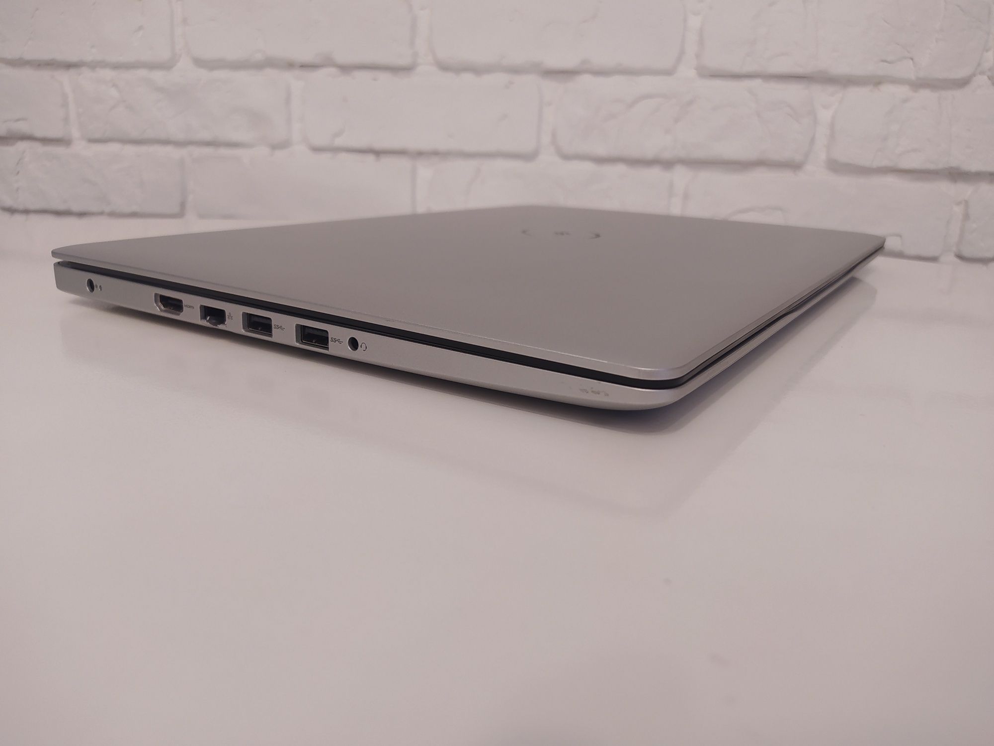 Dell Inspiron 5570/15,6"HD/i7-7500U/8Gb/256Gb
