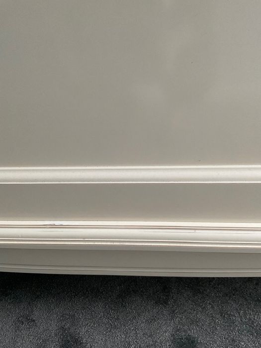 Zestaw sypialniany w stylu ludwikowskim. Łóżko plus dwie szafki