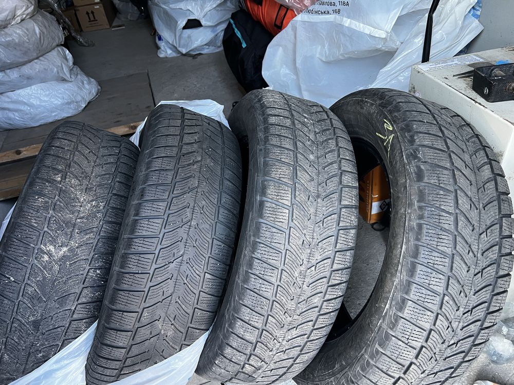Зимові шини GoodYear UltraGrip  SUV 225/65 R17 102H