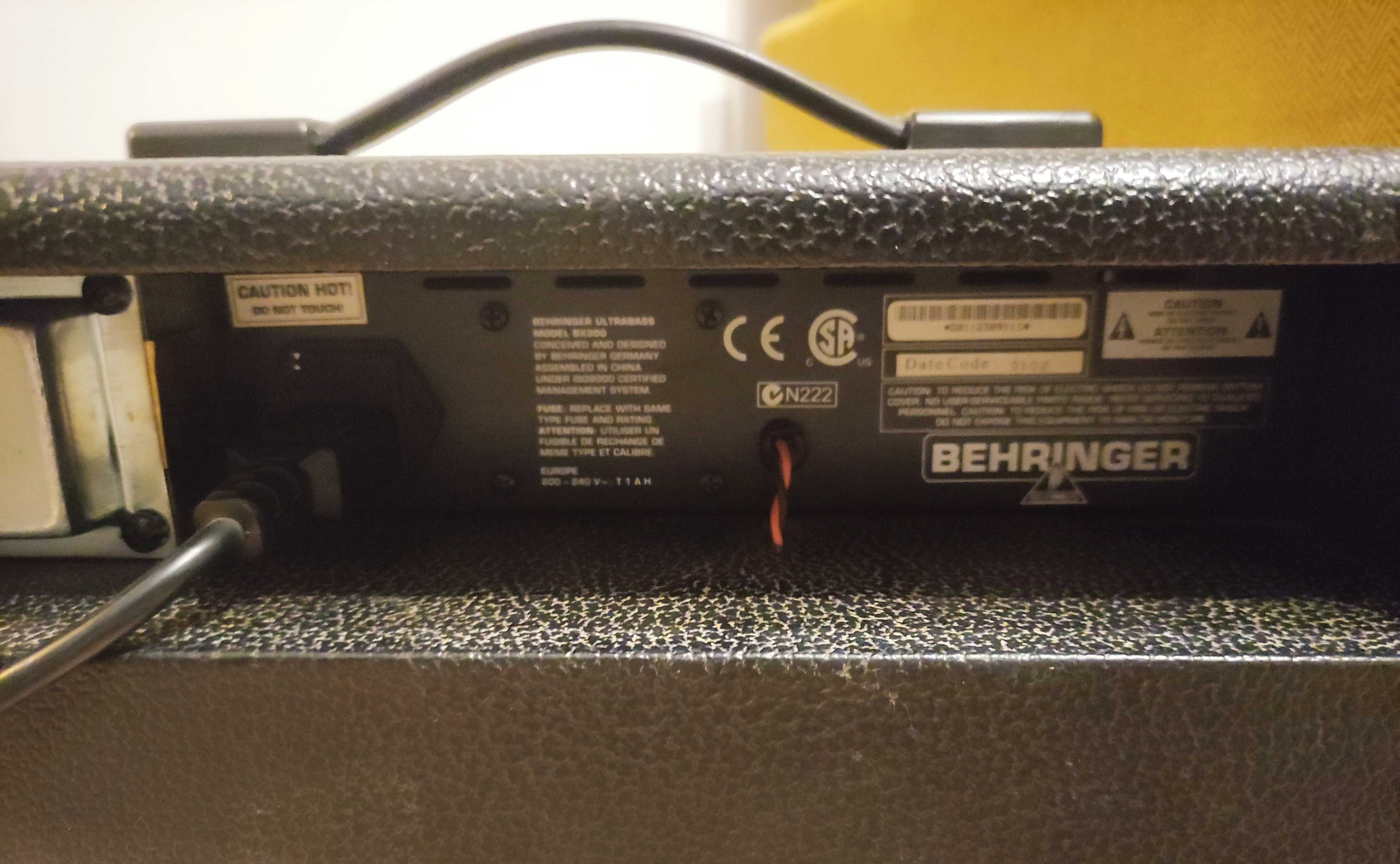 BEHRINGER BX300 - wzmacniacz basowy, combo basowe