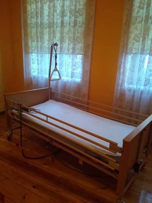 Łóżko elektryczne, pielęgnacyjne-rehabilitacyjne z regulacją wysokości