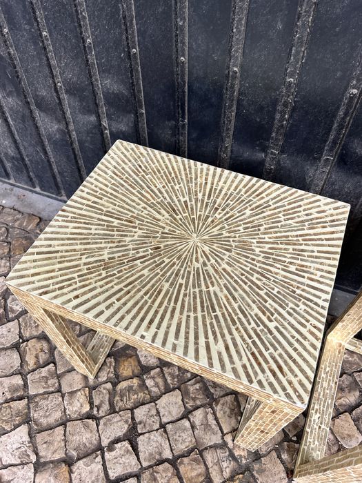 2 mesas de cabeceira/apoio estilo madrepérola
