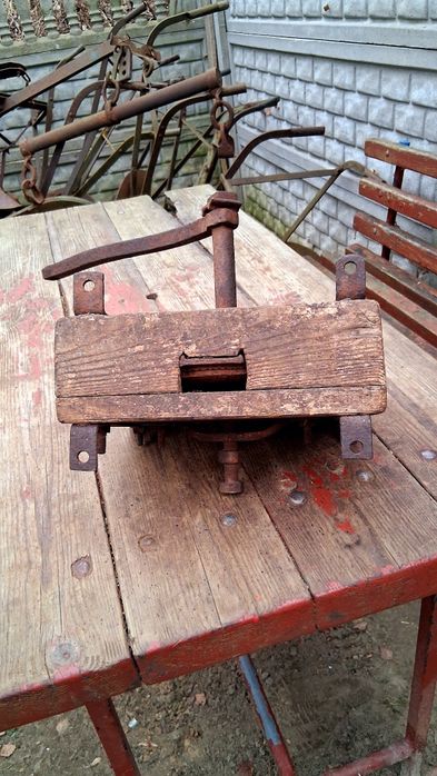 Młynek drewniany już Unikat z prl Do skansenu lub muzeum lub  jako ozd