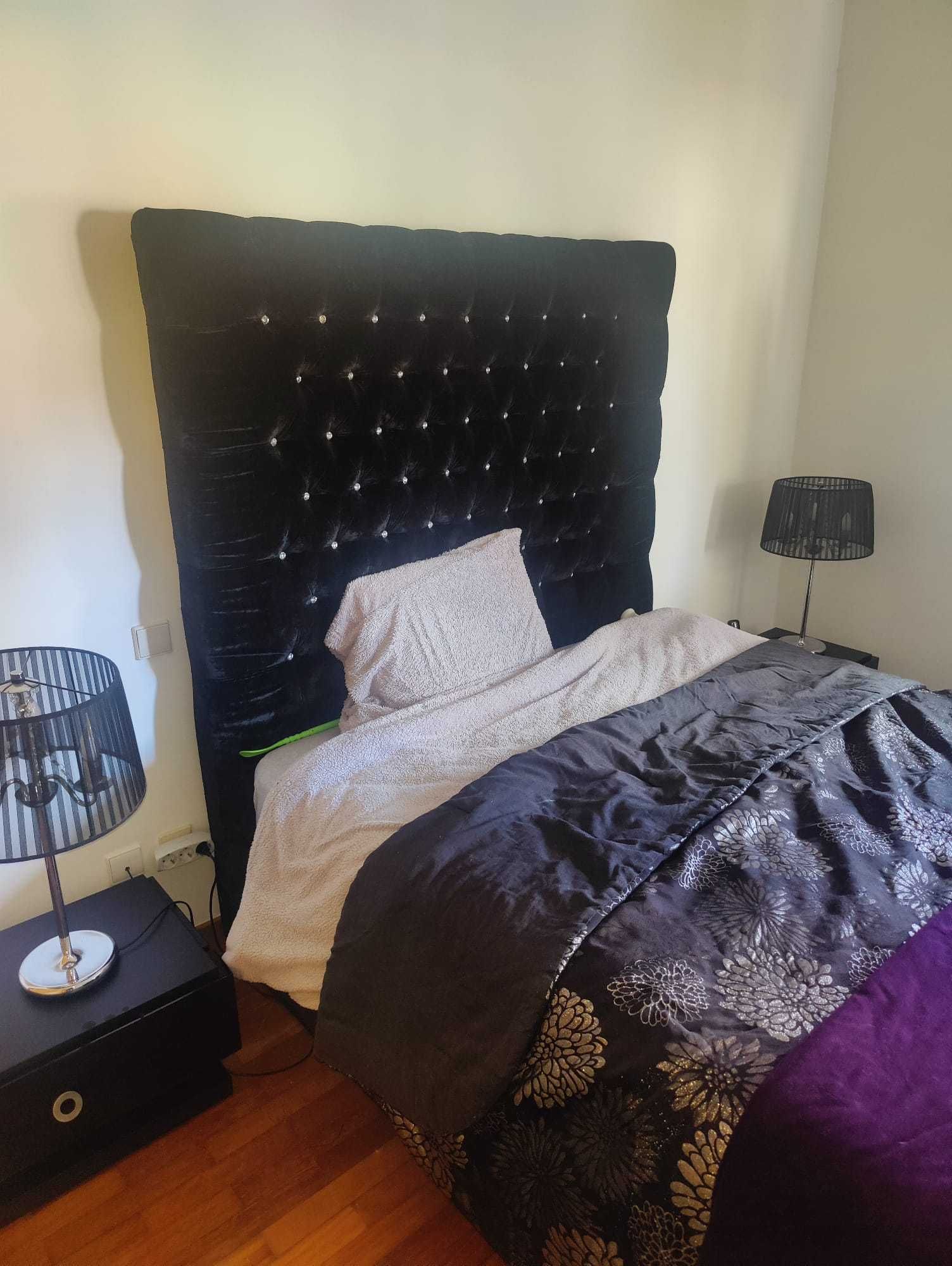 Conjunto de Quarto - Cama, 2 Mesas de Cabeceira, Cómoda com Espelho