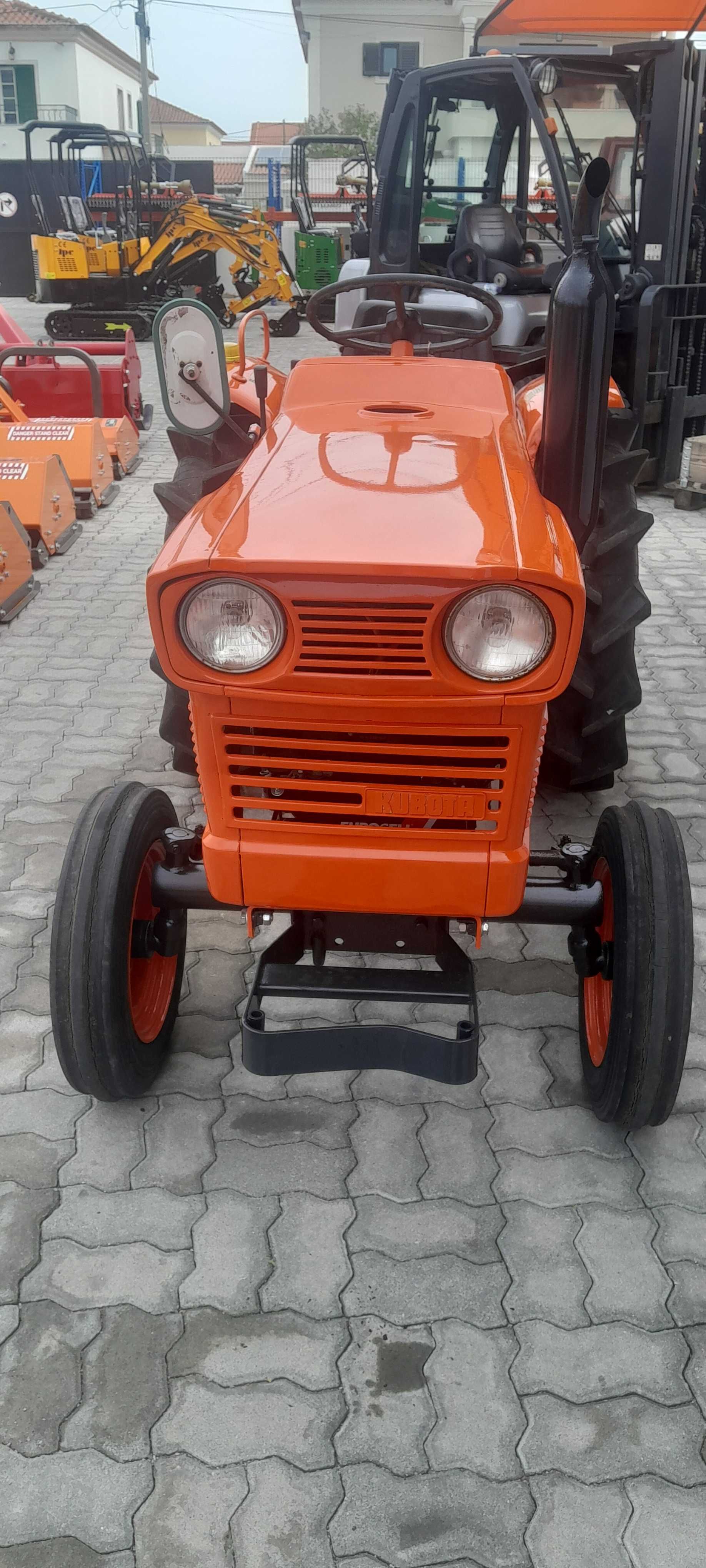 Trator Kubota L1500, 4x2 , 2 cc, ótimo estado