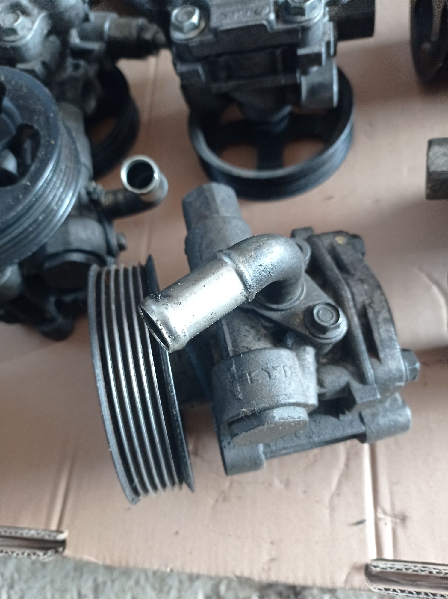 Насос гур Dodge journey, calliber, avenger 2.0CRDI