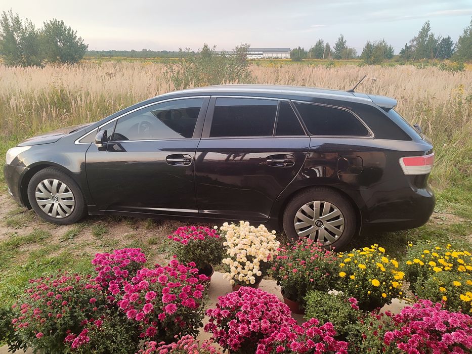 Тойота Avensis 2.0