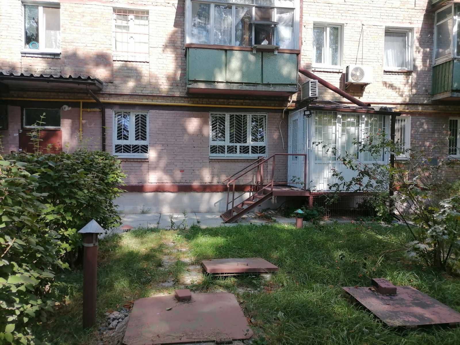 Оренда м. Дорогожичі 16м. Щусева 3 салон манікюр