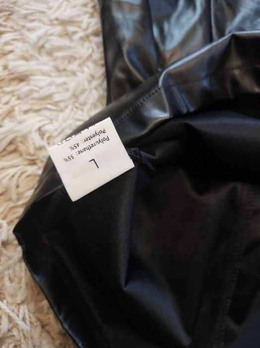 Відверта кожаная Сукня відкриті плечі Шкіряна Мини Платье Лак кожа