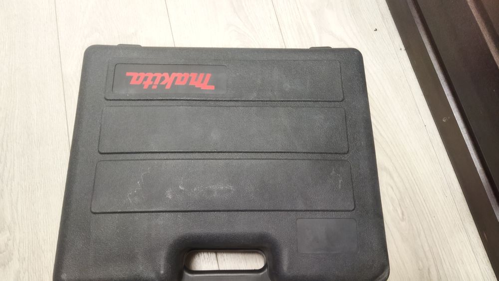 Инструменты болгарка, лобзик, дрель.