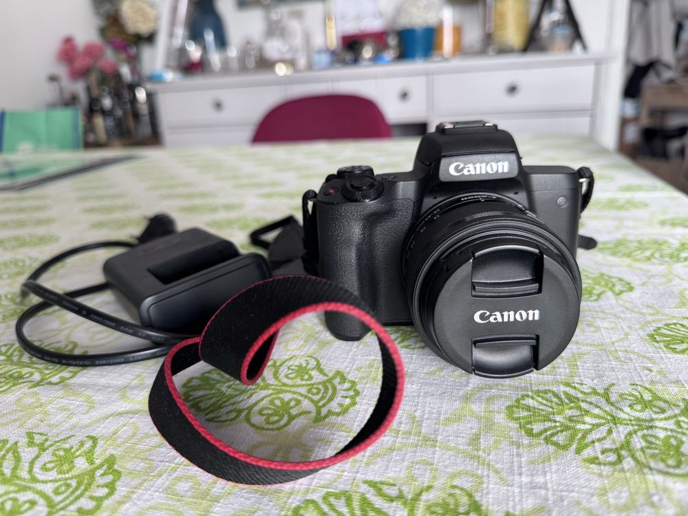 Canon EOS M50 preta + objetiva EF-M 15-45 mm IS STM preta