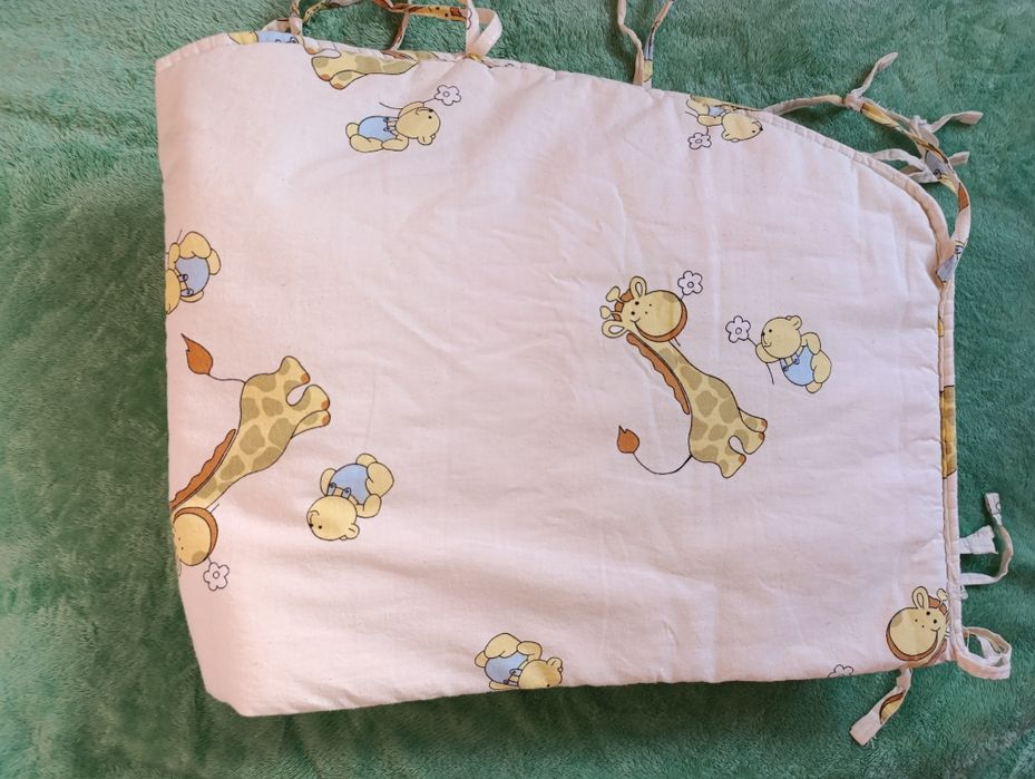 Бортики захист у дитяче ліжечко