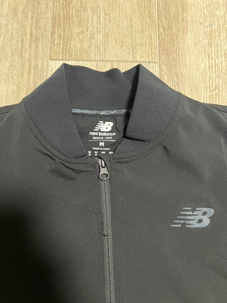 Чоловіча вітрівка new balance