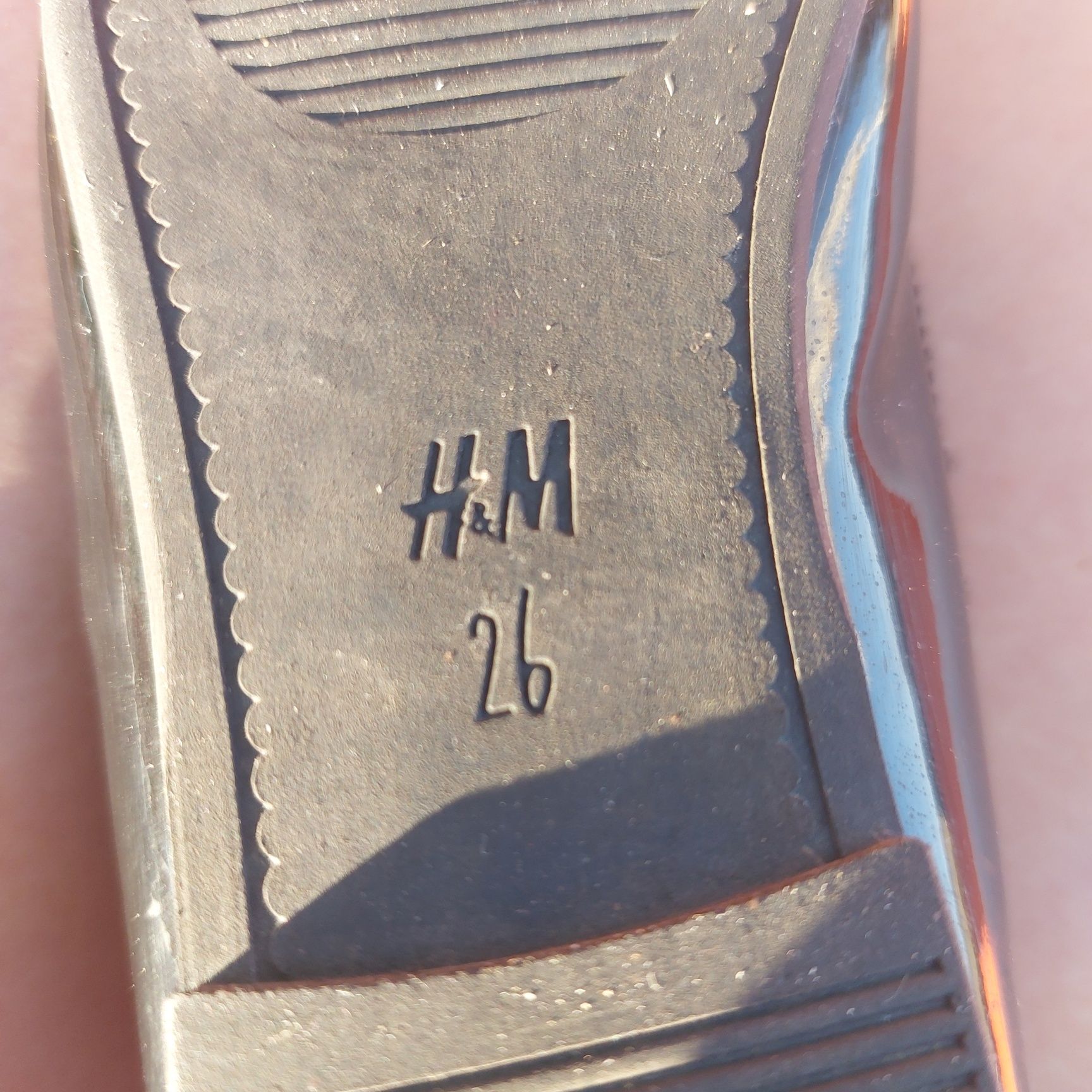 Lakierowane baleriny z myszką Minnie i kokardką H&M 26