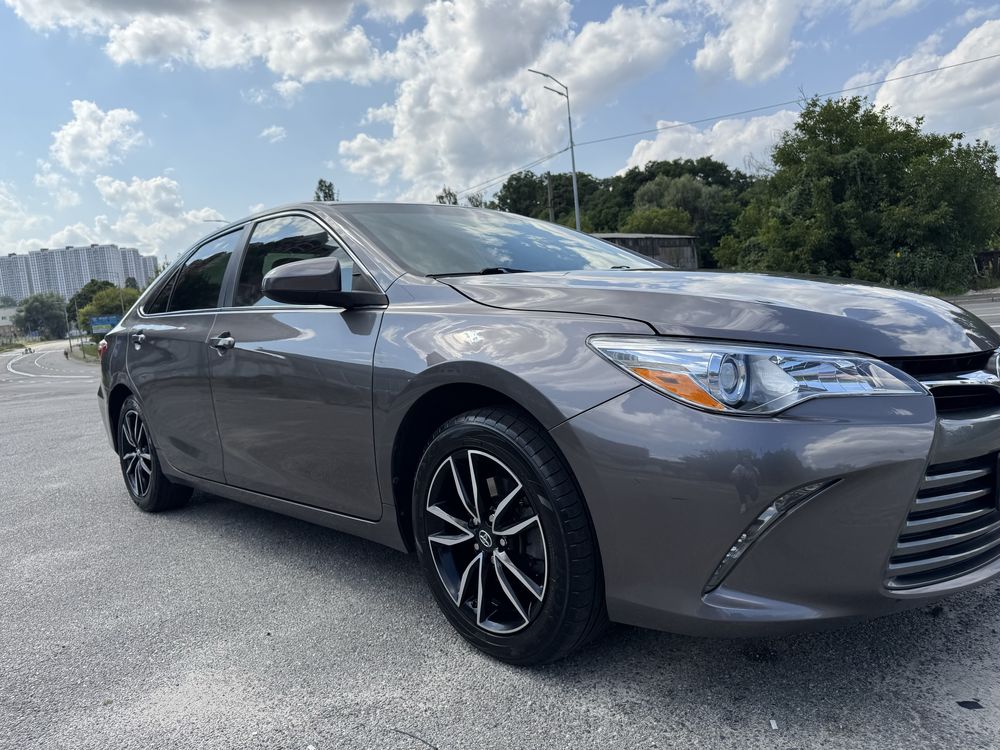 Toyota Camry LE • 2016 рік • 99 тис. км • Ідеальний стан