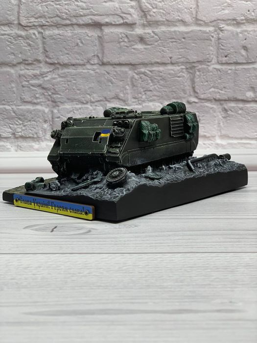 Гіпсовий сувенір бронетранспортер М113