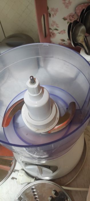 Продам кухонный комбайн б/у.