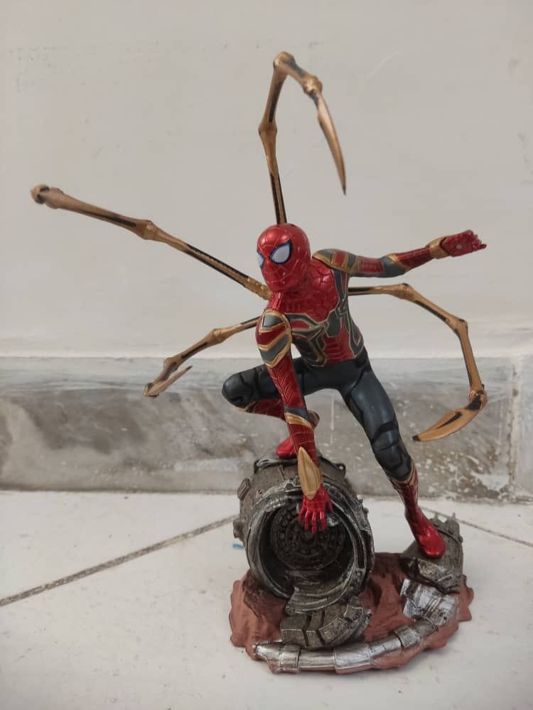 Spider man figure marvel