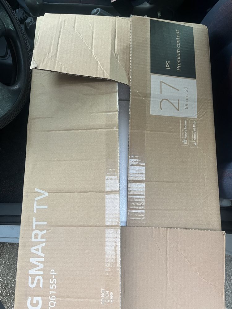 Televisão Smart 27 Polegadas LG, com comando.