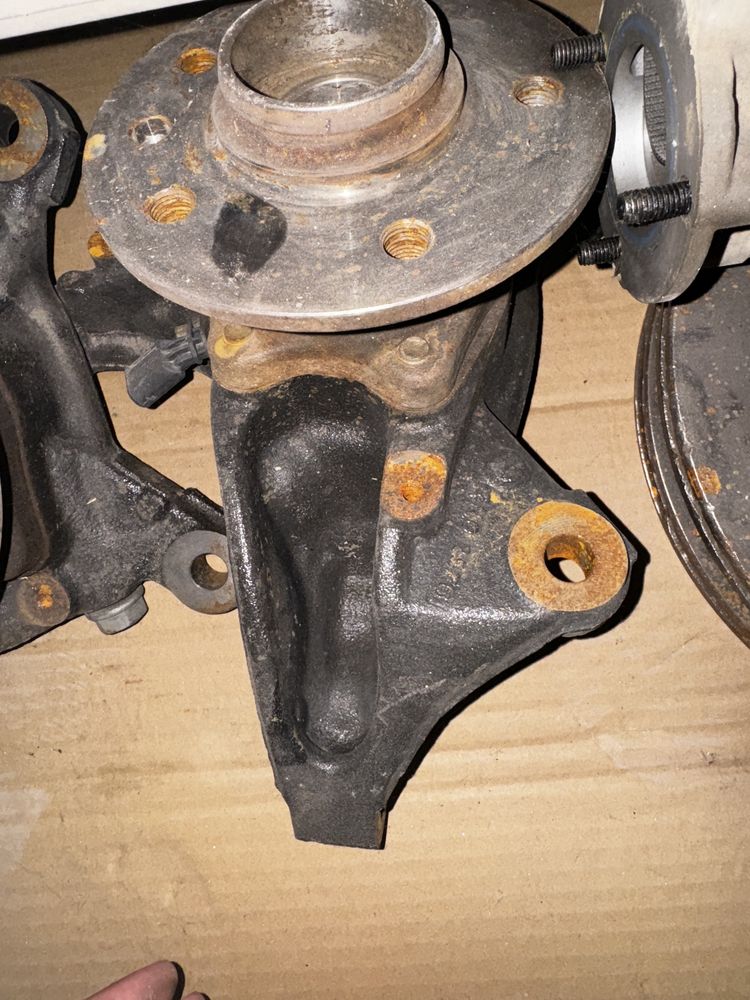 Цапфа поворотний кулак Volkswagen Crafrer Man Tge 2n0257b