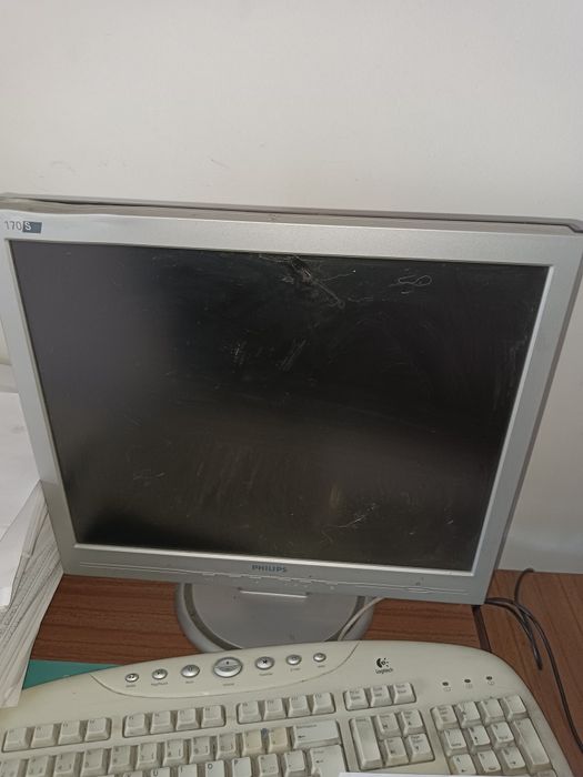 Monitor ASUS em estado novo