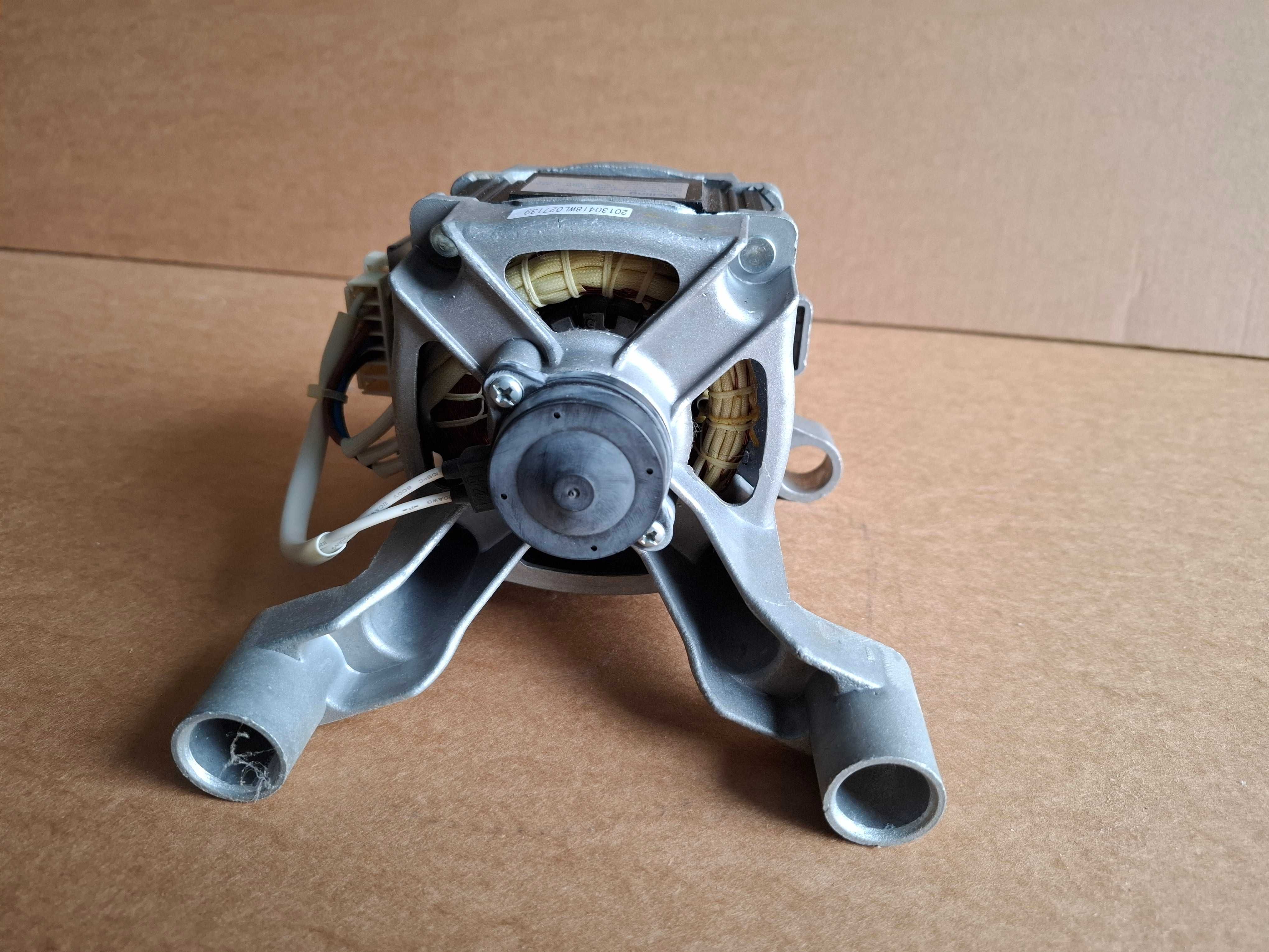Silnik pralki Hotpoint Ariston WMD 722B EU