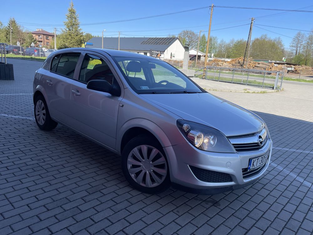 Opel Astra III H 1.6 115 kM Benzyna EcoTec 2011 rok Salon Polska