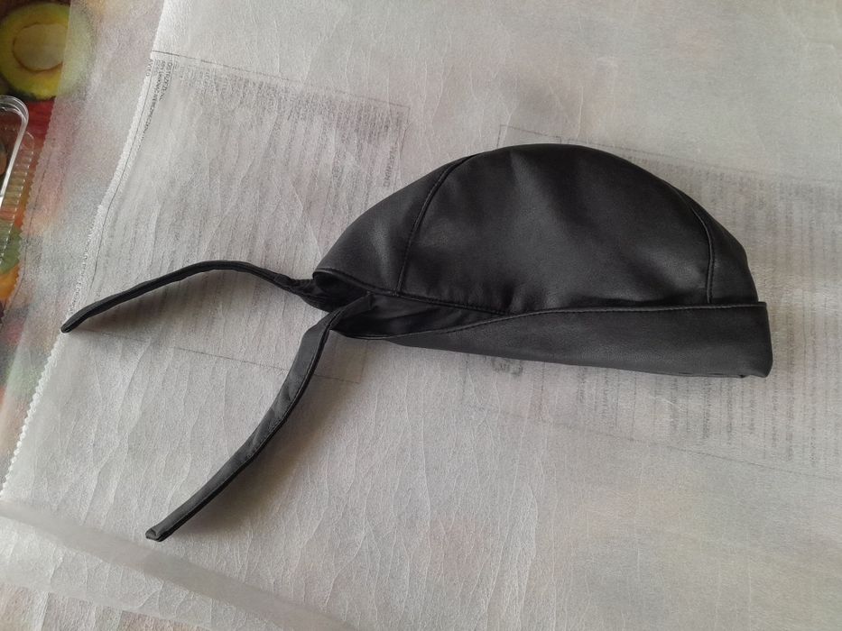 Шапка жіноча на зав'язках ззаду