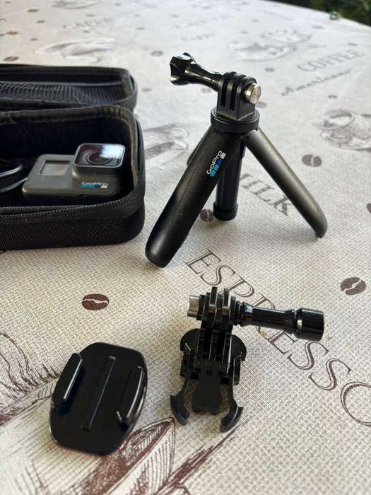 GoPro HERO 6 Black com vários acessórios