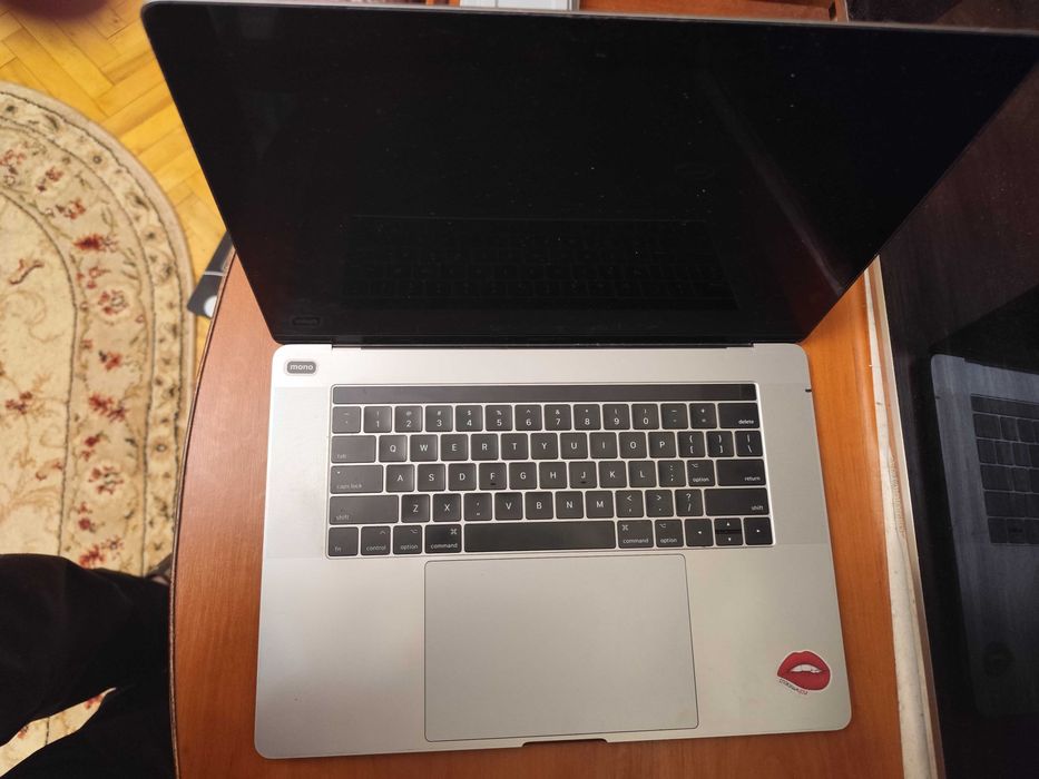MacBook Pro 2017 15" i7 | 16GB | SSD 250GB – для запчастин або ремонту