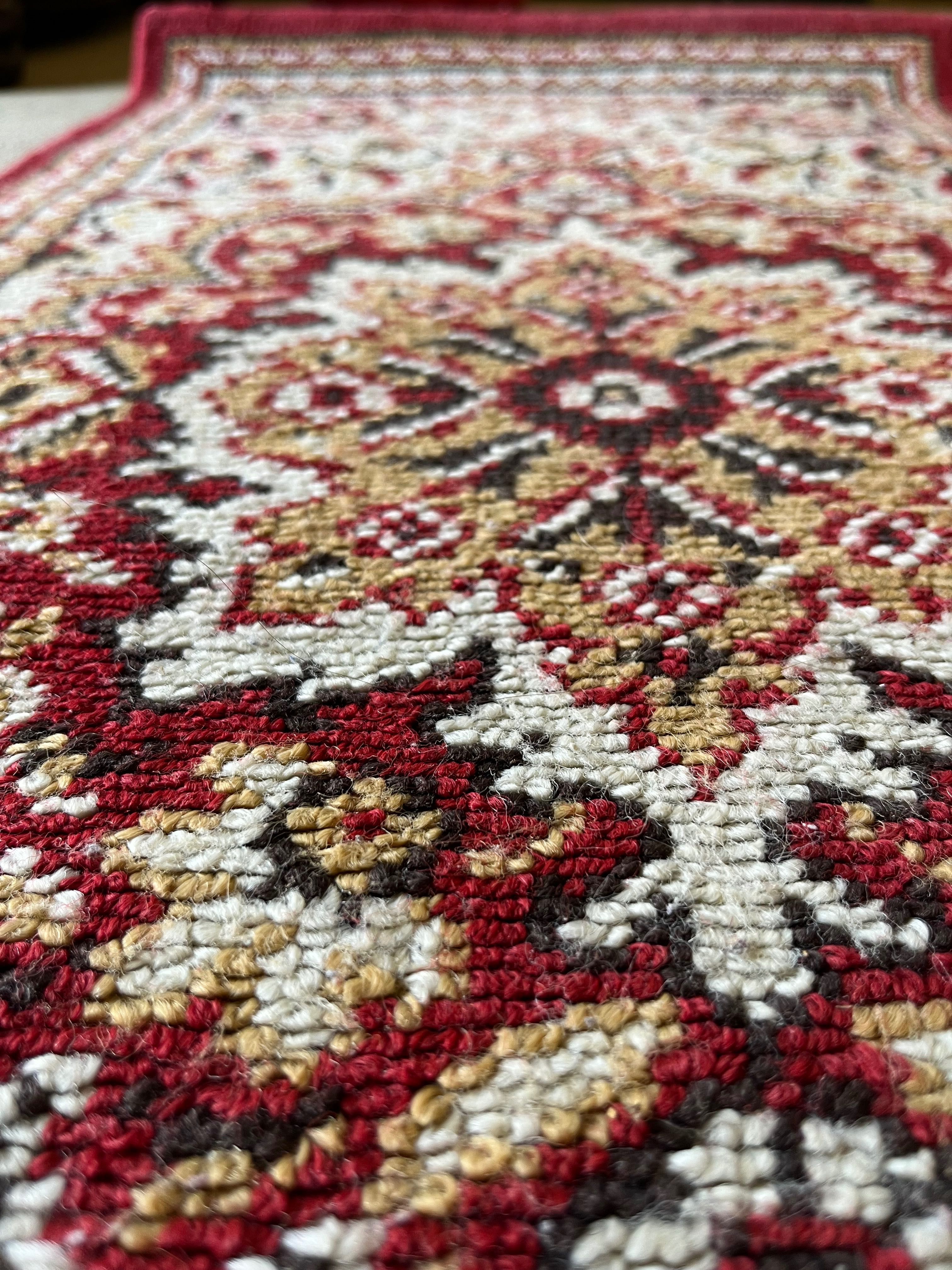 Tapete Vermelho com Padrão