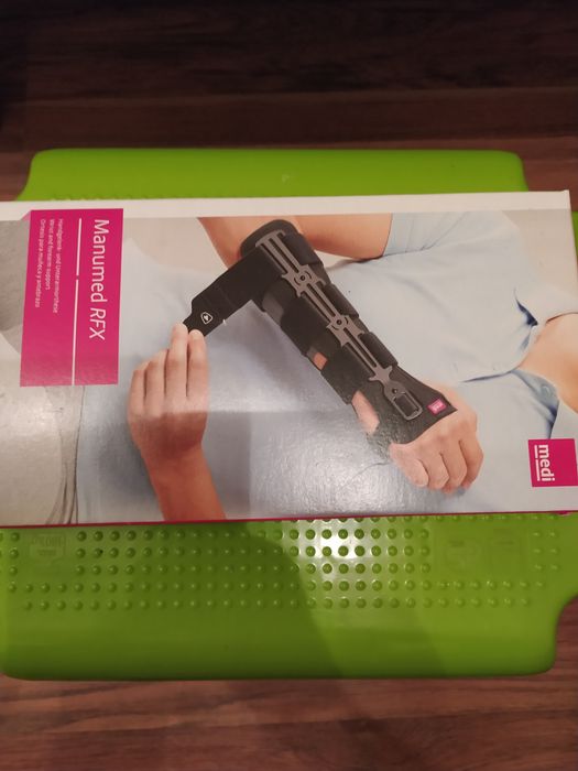 Stabilizator nadgarstka z kciukiem.