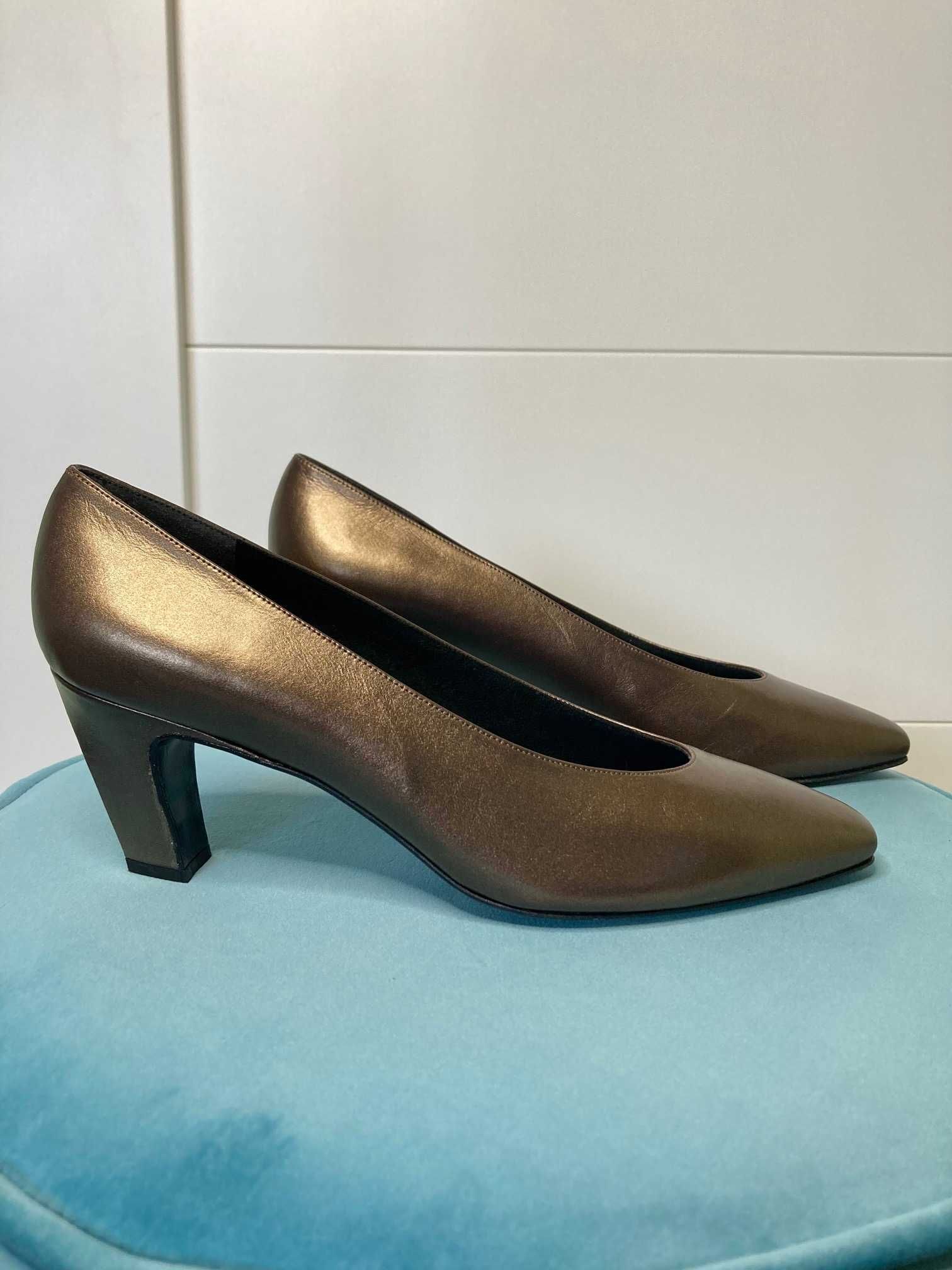 Nowe brązowe metaliczne buty czółenka Stuart Weitzman luksus 36