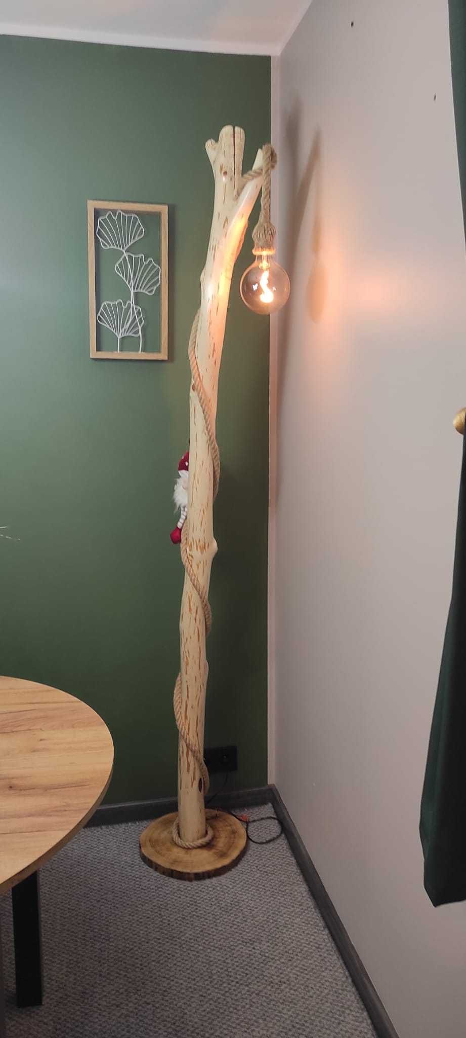 Lampa podlogowa z drewna