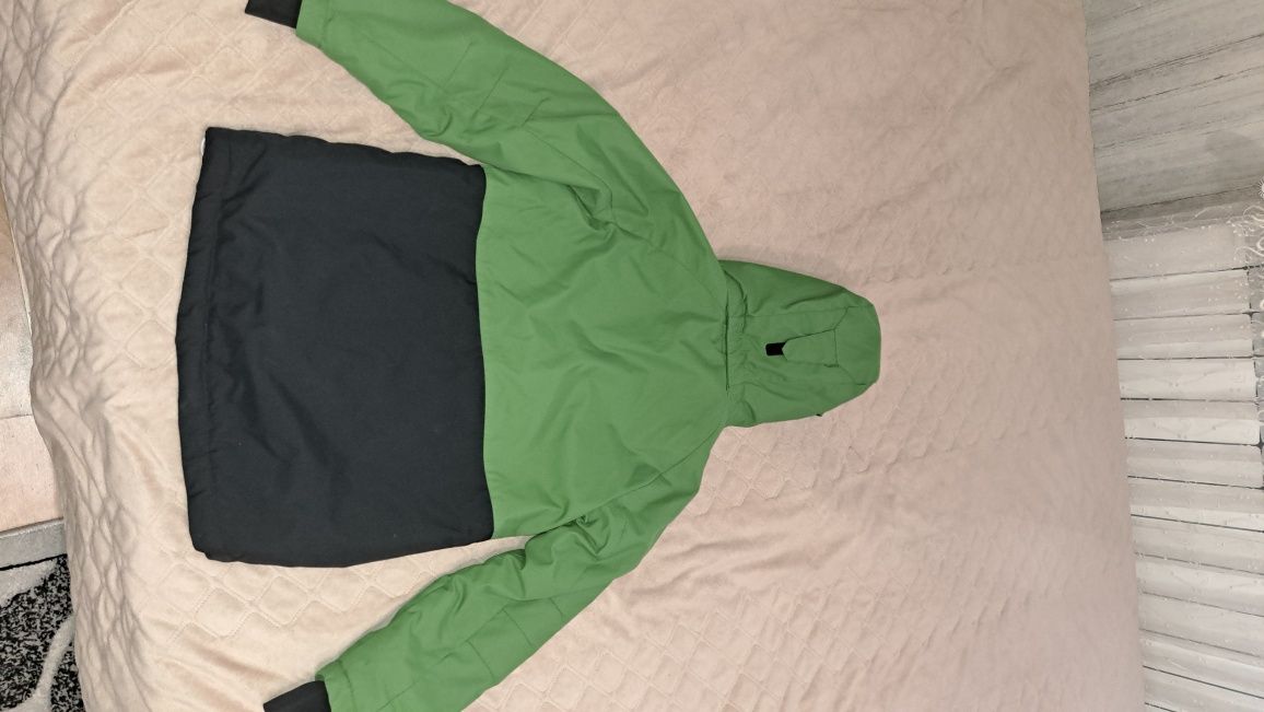 Продам куртку H&M демісезон на хлопця 8-9 років.
