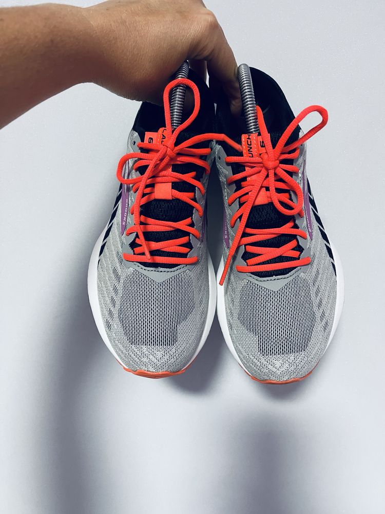 Кросівки жіночі Brooks LAUNCH 6 W 38.5р
