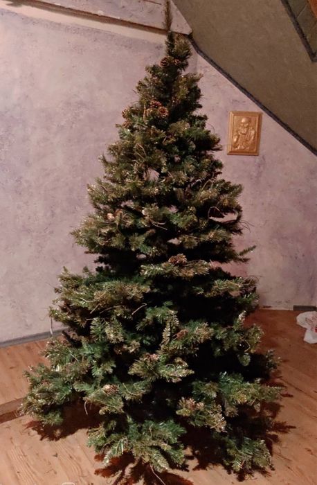 Ялинка штучна на новий рік