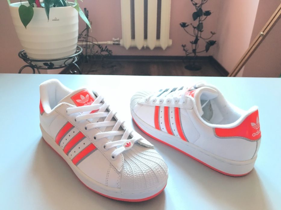 Новые Adidas superstar кожа оригинал новые размер 40 2/3