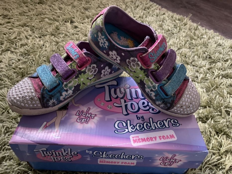 Детские светящиеся кеды/кроссовки на девочку “SKECHERS”