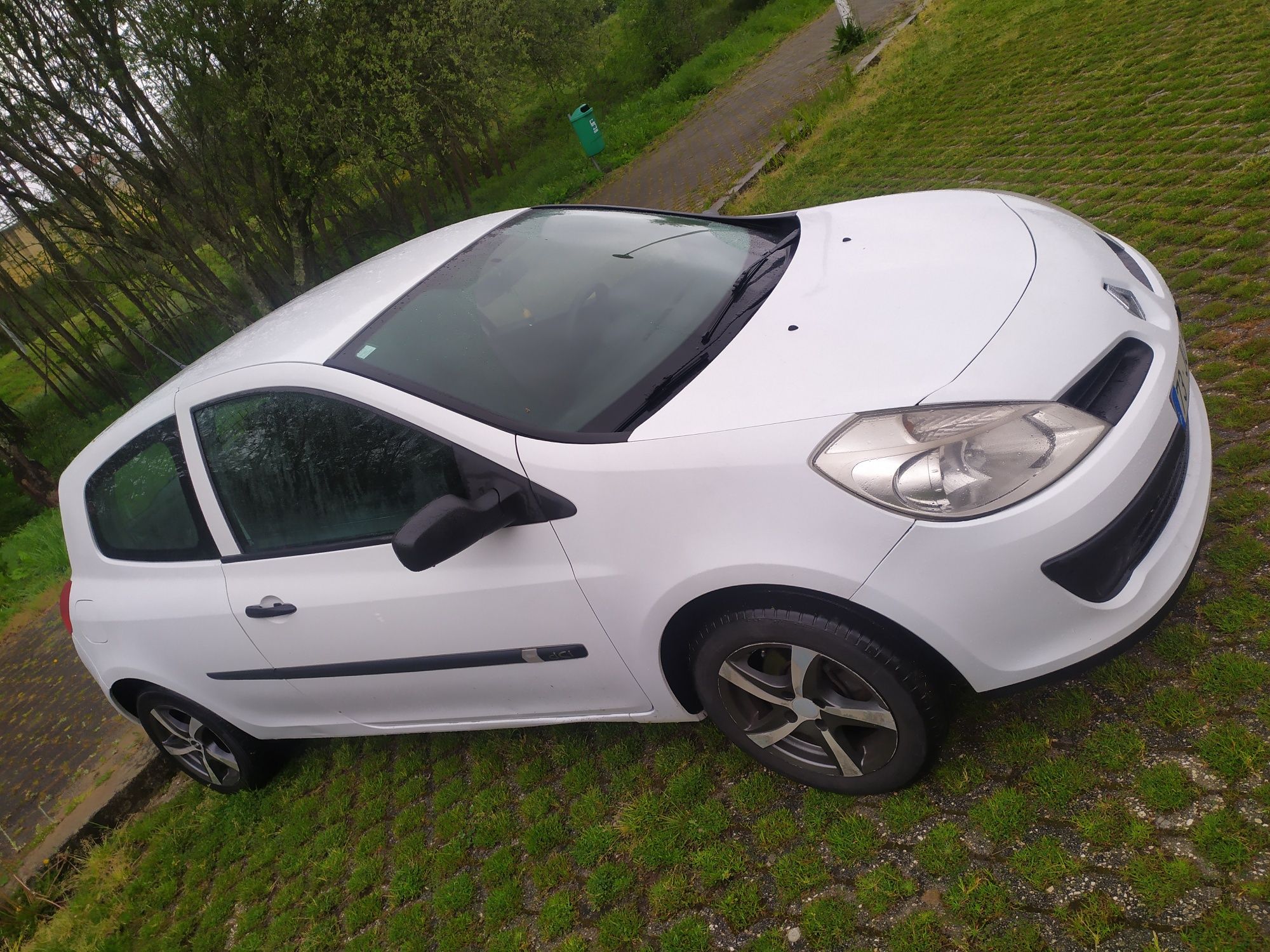 Renault Clio iii 3 1.5dci ideal para levar animal domestico atras