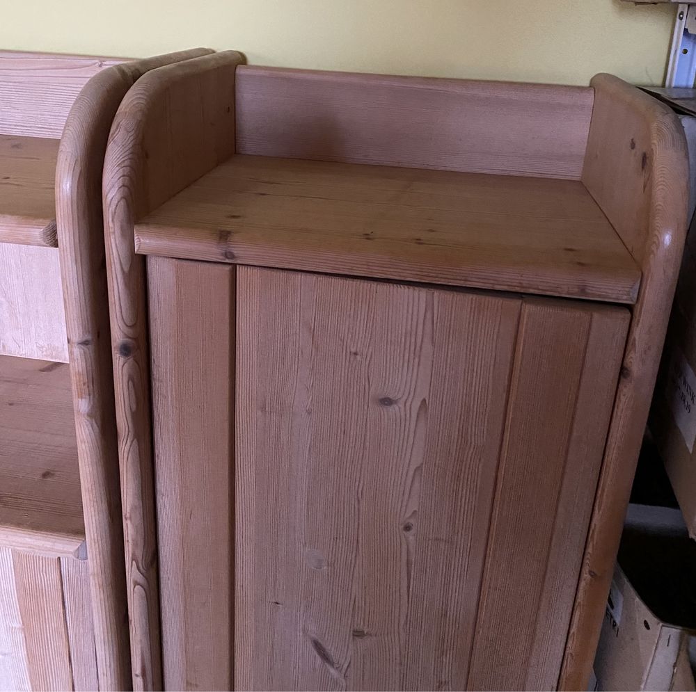 Drewniane biurko, 2 szafki i regal stojacy zestaw