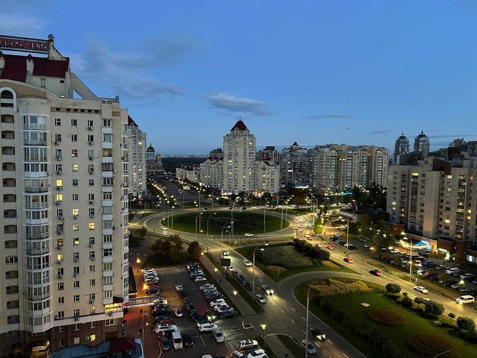 Продам видову трикімнатну квартиру Київ Левка Лук'яненка 29 Оболонь