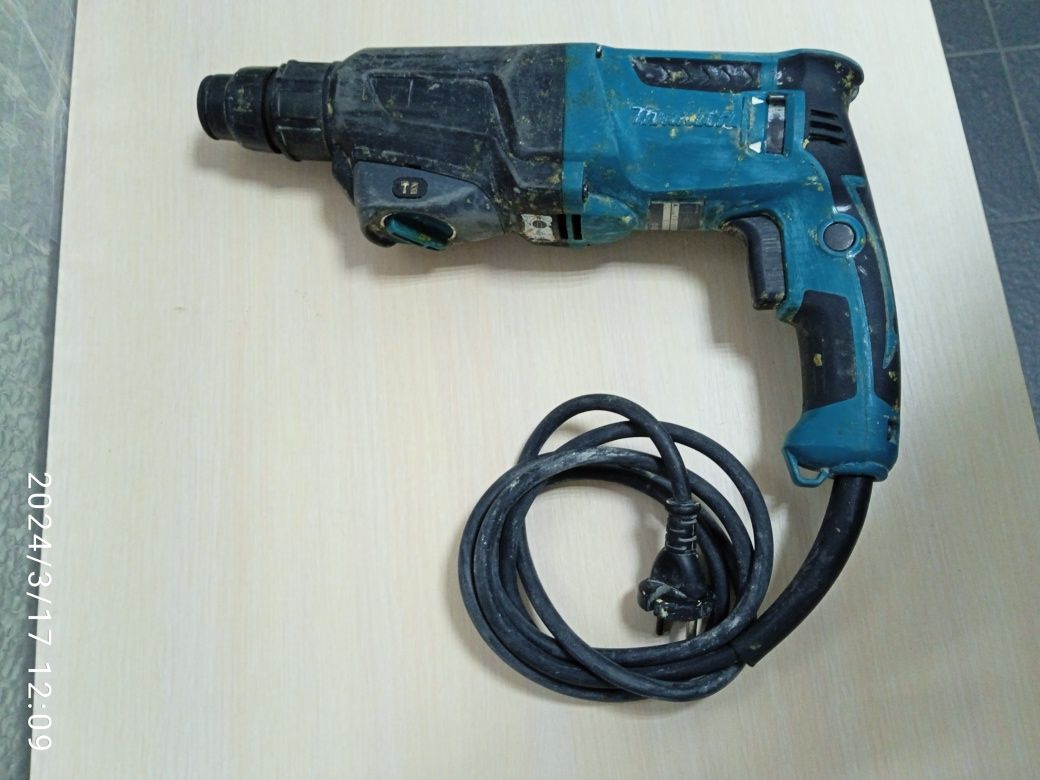 Перфоратор Makita HR2610