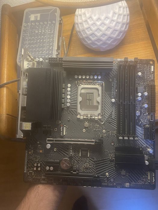 Asrock Z790m pg lightning ddr4