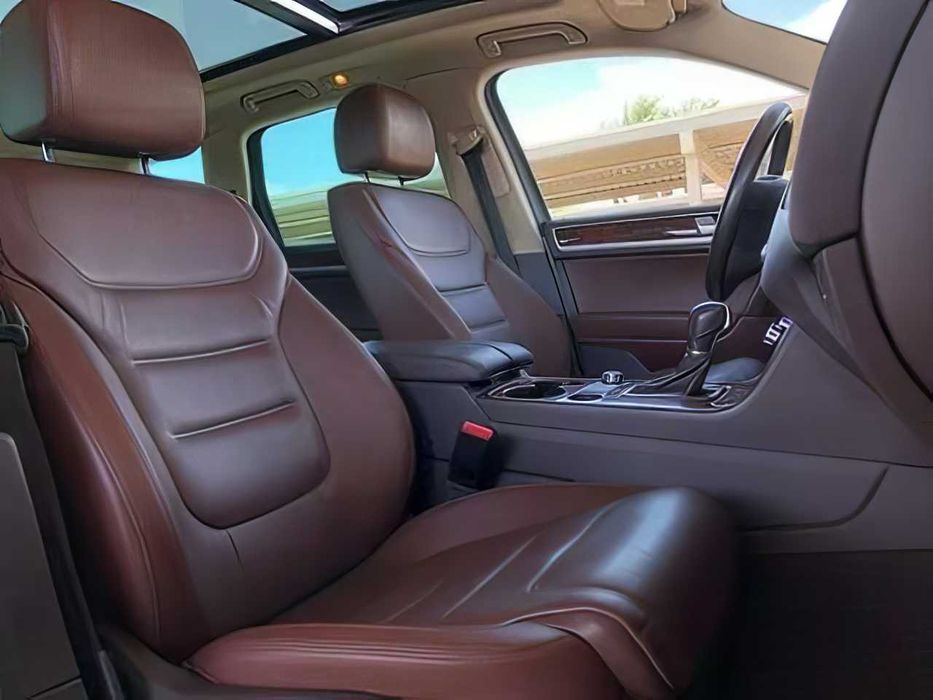 Volkswagen Touareg      2014