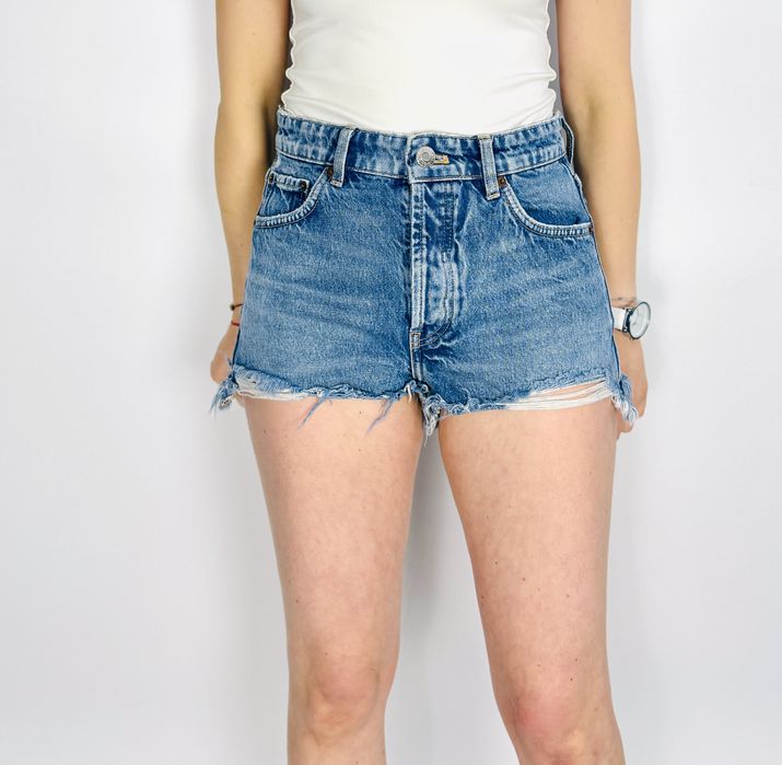 Krótkie denimowe szorty z przetarciami XS 34 ZARA