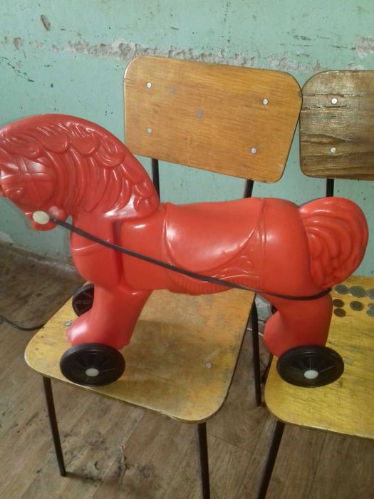 Игрушка каталка детская "Лошадка красная /конь на колёсах" 1972г. СССР