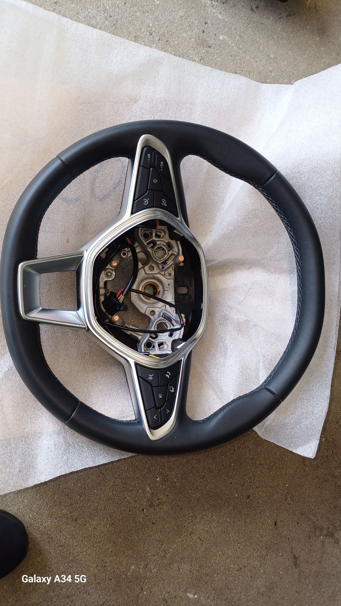 Kierownica skórzana wielofunkcyjna  renault clio V captur ll nowa