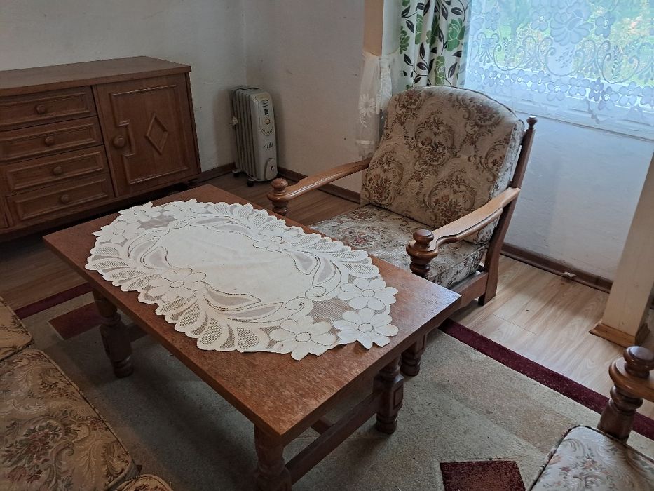 Komplet mebli dębowych – styl vintage – sofa, fotele, stół, komody