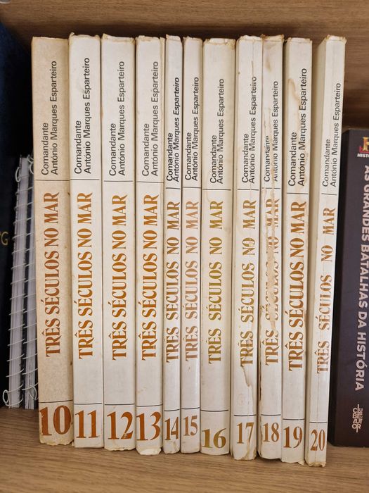 Coleção (parcial . n.ºs 10 a 20) da obra Três séculos no mar